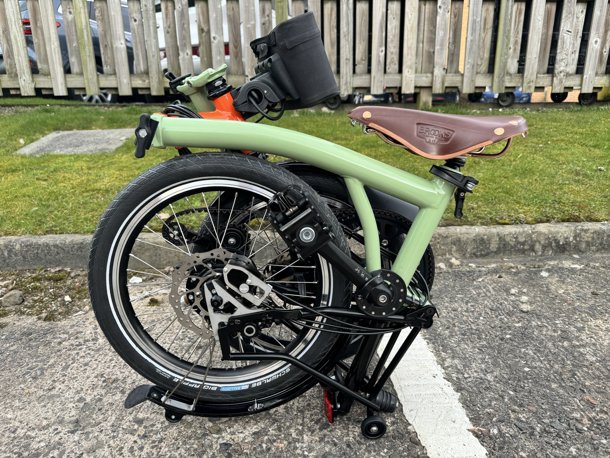 Kinetics on X I just finished off this Rohloff Brompton build with belt drive 18 Big Apple wheels Magura disc brakes and a Swytch electric assist. https t d4ERGE3BC9 X