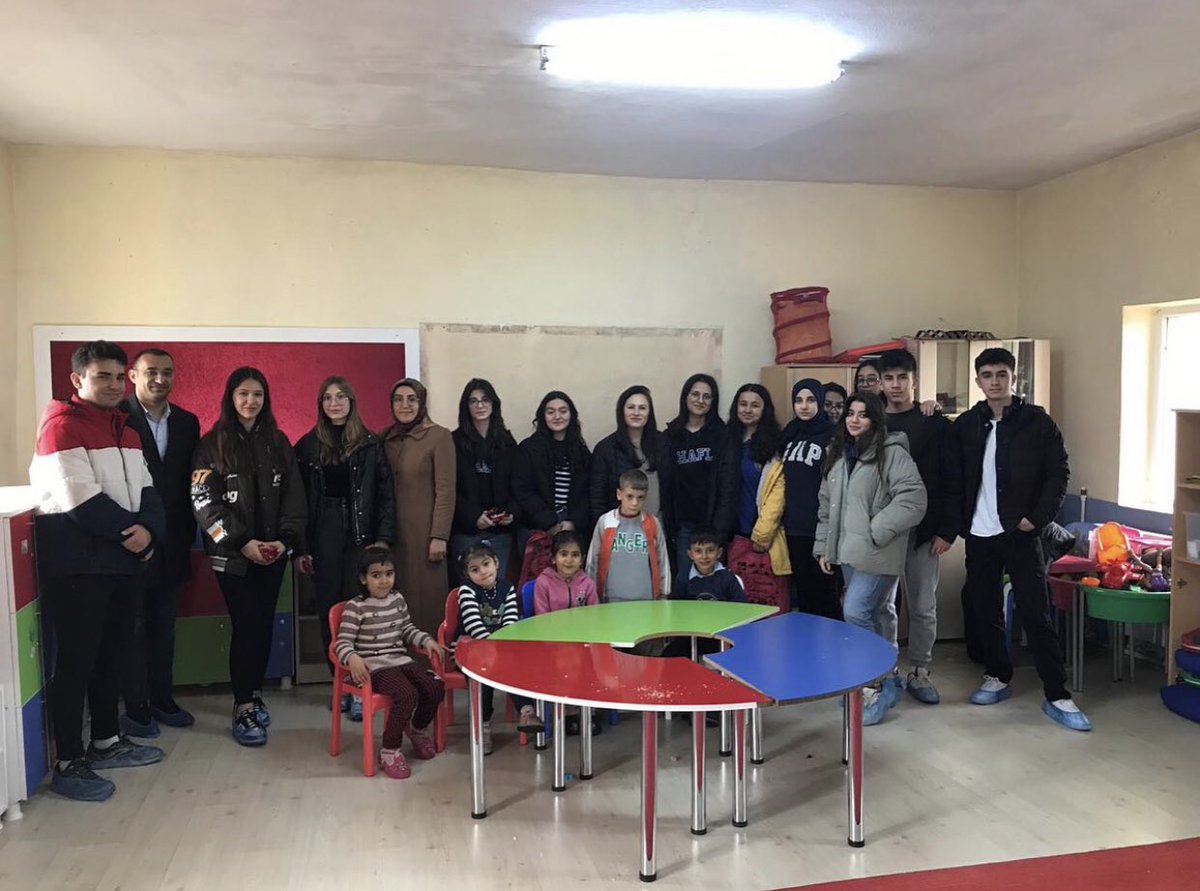 Okullar arasında iletişim ağı oluşturulması, kültürel değerlerin kuvvetlendirilmesi ve öğrenciler arasında kardeşlik, dostluk bağının geliştirilmesi amacıyla kardeş okulumuz Aşağı Çarıkçı İlkokulunu ziyaret ettik. 
<a href="/canl_servet/">Servet CANLI</a> <a href="/valiercanturan/">Ercan Turan</a> <a href="/igdirmem76/">Iğdır İl Milli Eğitim Müdürlüğü</a>