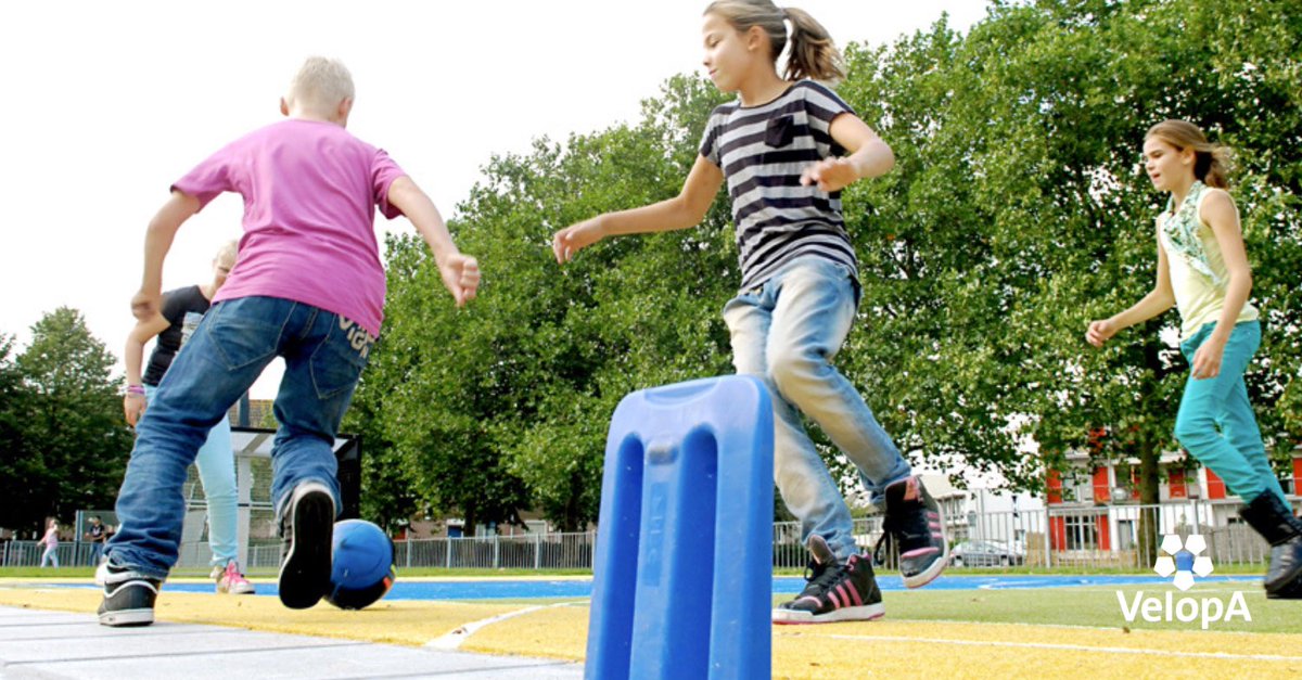 In het nieuwe schooljaar 2024-2025 wordt het gebruik van mobiele telefoons niet meer toegestaan in het onderwijs. Het moment bij uitstek om het schoolplein aan te pakken, want een goed ingericht schoolplein bevordert de interactie. Bekijk hoe: bit.ly/439u1Tg