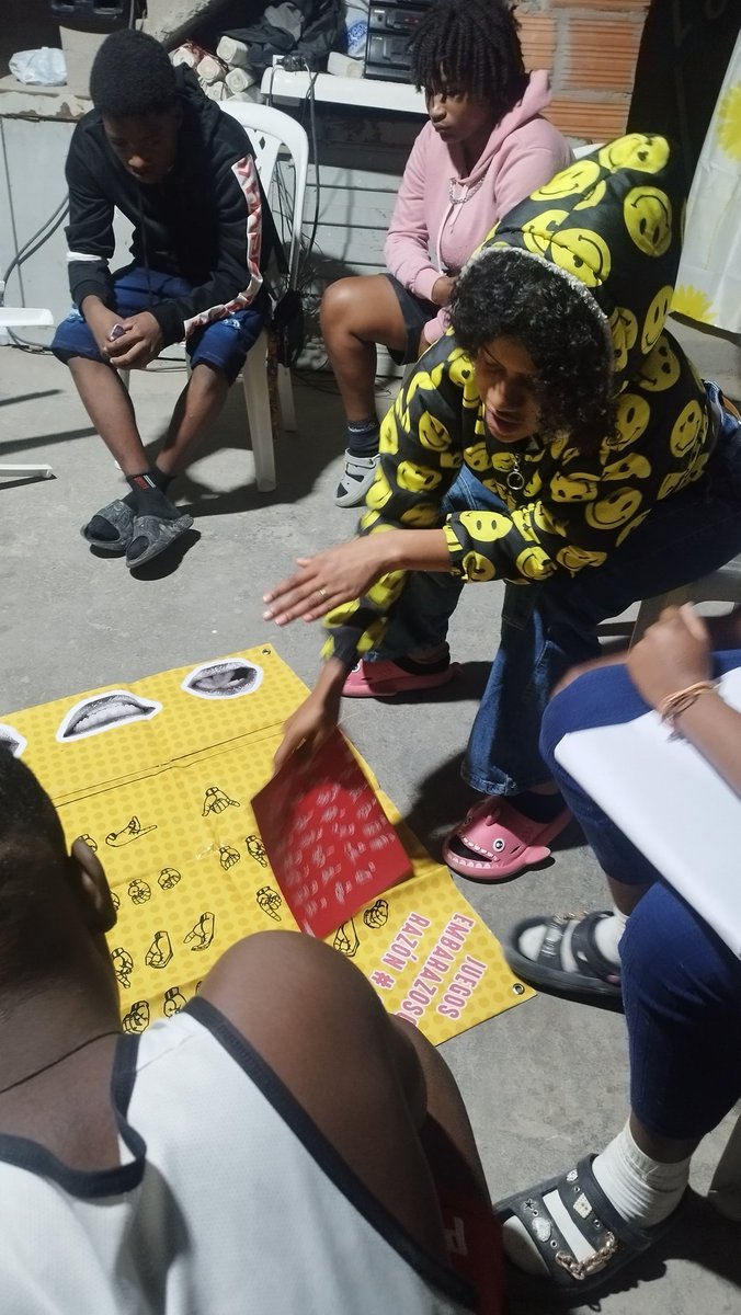 lalomacb's tweet photo. 🫂 Taller de sensibilización para la prevención en salud sexual y reproductiva 🫦 con jóvenes artistas de la agrupación #Afromix  del barrio Arabia en la localidad de Ciudad Bolívar. @Orientame #westwind #eis #parcheeisexpertos #lalomacomunica https://t.co/lpSAtZN3x5