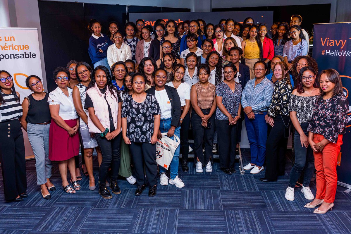 CarineLefriec's tweet photo. Heureuse de lancer le volet mentoring du programme #HelloWomen d'@Orange_mg. Pendant 3 mois, 50 jeunes filles seront accompagnées en vue de leur insertion professionnelle, par des mentores bénévoles des métiers techniques et du numérique. Révélons les talents au féminin #Paré ! https://t.co/Foc0la6IrH