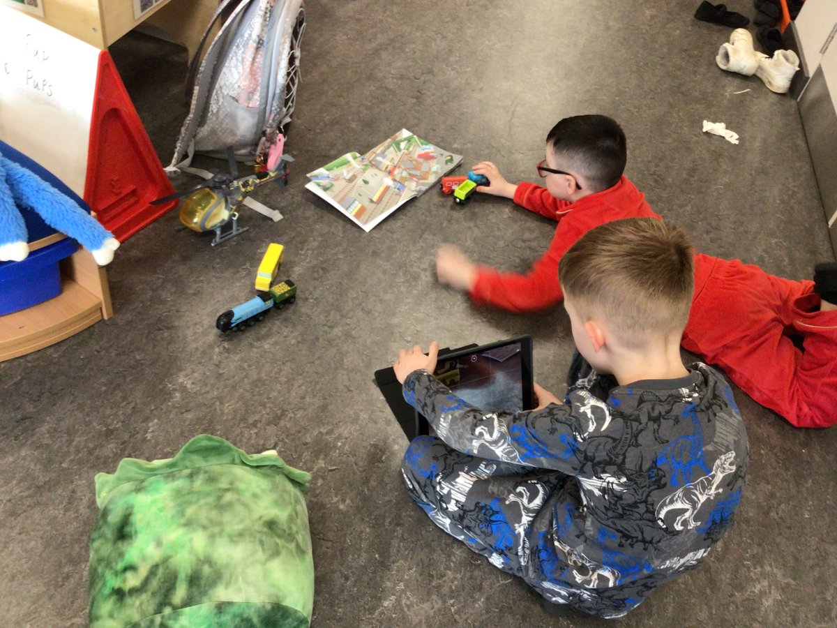 Blairdardiepri's tweet photo. P3a had such fun on World Book Day. We worked with p4 to make Stop Motion Animation films of stories we loved. 🥰#workingtogether #childrenleadinglearning #WorldBookDay2024 #booknook #literacyforall https://t.co/74ozIMWPiX