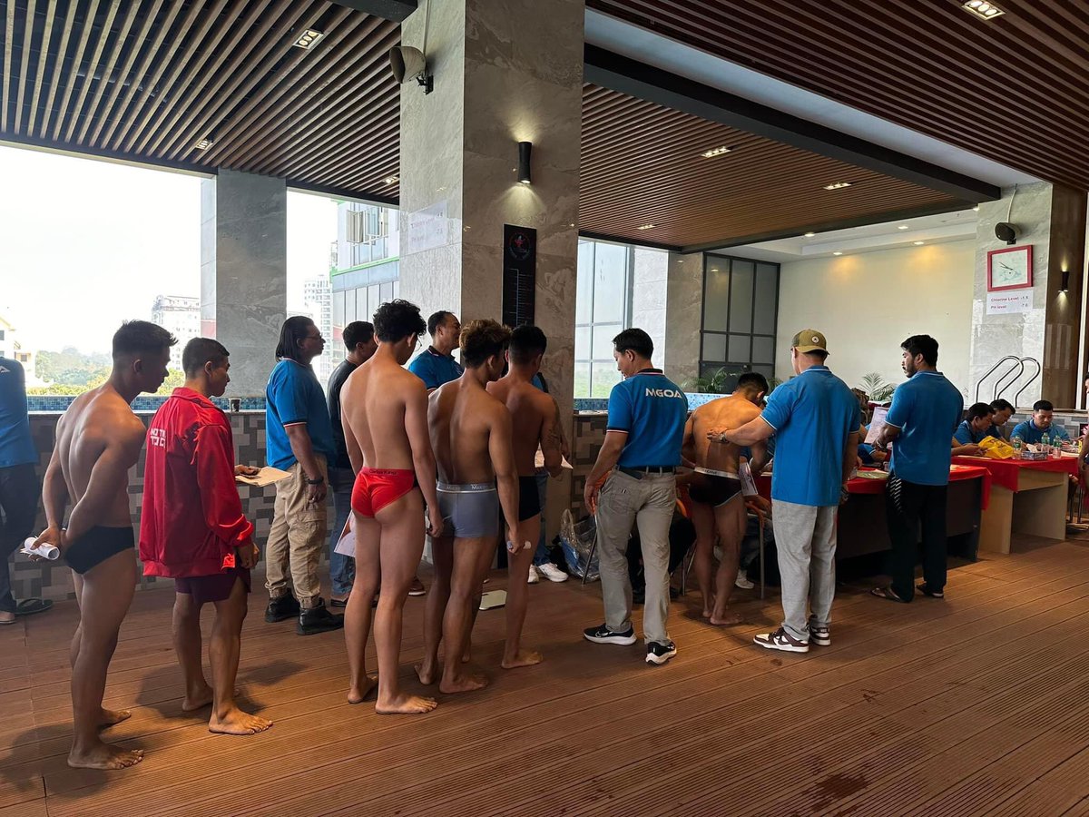 SeanTeow88's tweet photo. အနီရောင်လေးက…ဘယ်သူလဲ…ဘယ်ကလဲကွယ် 🍑 #MyanmarGuys https://t.co/IgceAUzNRM