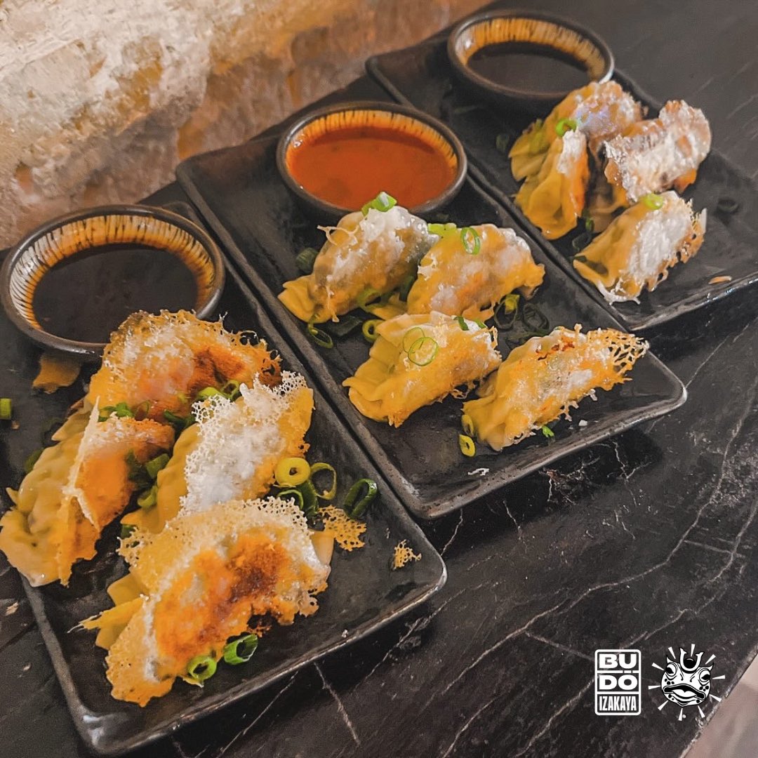 Masterclass Round 2!  Headed up by our own Head Chef Dave, learn the tips and tricks to make the perfect gyoza 🥟 perfectly paired with our own rice lager, Kai Brew. Time to spice up your Wednesday. Tickets - bit.ly/3wFh0Vg