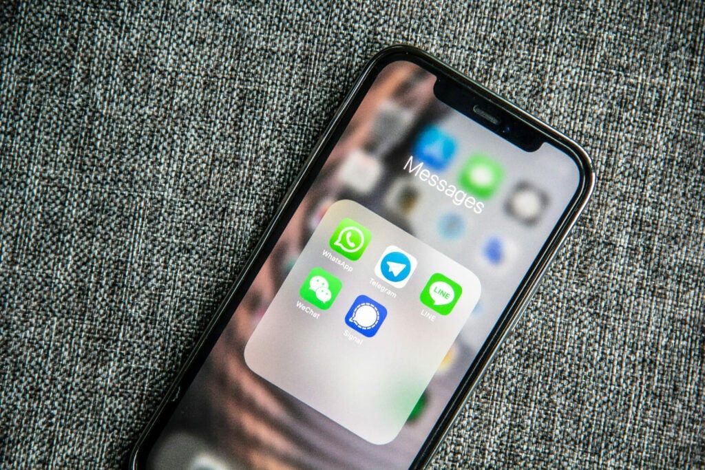 iPhonfr's tweet photo. Vous pourrez bientôt discuter avec les utilisateurs Telegram depuis WhatsApp
https://t.co/me28g9gc8O https://t.co/eefgKmITr3