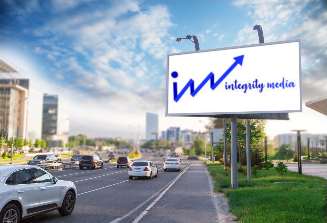 Take your brand to new heights with billboard ads. Their commanding presence along roads and highways ensures your message is seen by a diverse audience. Make your brand an unmissable part of the journey. 🏞 #BillboardAds #UnmissablePresence