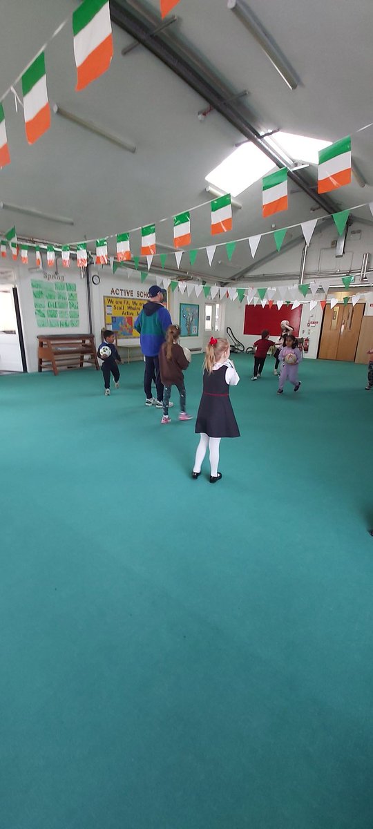 Great fun with our coach Eoin at football skills today. Big thanks to @MoorefieldGaa