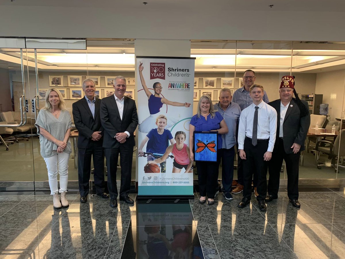 Shriners Children’s had the privilege of honoring donor Les Thompson this week. He and his foundation's board got to meet #SCFLA patient, Christian, who has grown up wearing prosthetics fabricated by the team in #POPS. Thank you, Les, for your generosity & support! @shrinershosp