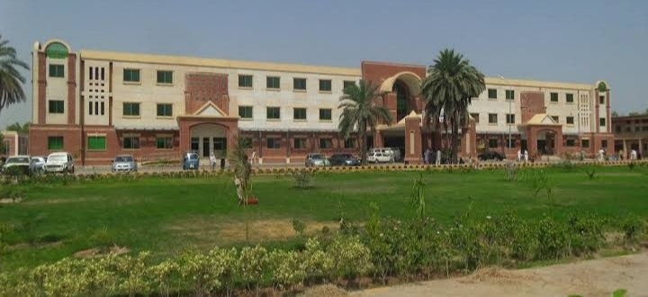kh_bhl's tweet photo. @MeZaildar @Coward_Citizen @ahmadwaraichh Isi building k right pe wo purani amaarat h jis ko cm punjab ne share kia h https://t.co/sRrXfu0cym