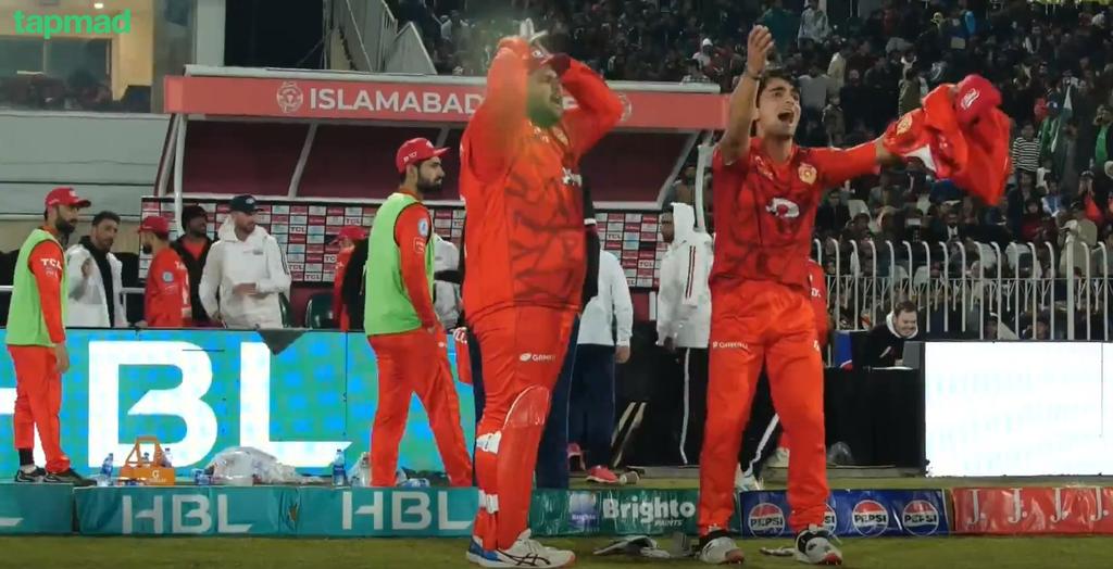 Taskeen056's tweet photo. Hunain's reaction on Drs decision😂❤️ #BabarAzam #naseemshah #hunain #HBLPSL https://t.co/QzvHQpAJiv