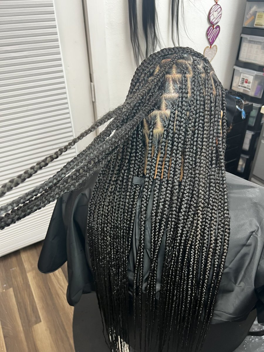 cedricshawn's tweet image. Smedium Knotless Braids 💙💛 Book your appointments today ! #nolastylist #knotlessbraids #knotlessbraidsnola follow me on ig @ shawncstylesllc ! 
Styleseat.com/shawncstylesha…