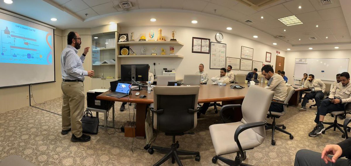 GCCELAB's tweet photo. عقد المركز الخليجي لابتكارات الطاقة التابع #للمختبر_الخليجي ورشة عمل تعريفية عن "تقنيات وبرامج ترشيد الطاقة وخفض الانبعاثات الكربونية" لمنسوبي شركة شيفرون فيليبس السعودية. وقد تم عرض أهم تقنيات وبرامج ترشيد الطاقة في العمليات الصناعية ومنها: 

-برامج إدارة الطاقة ومراقبة الأداء حسب المواصفة العالمية ISO50001.

-ترشيد عمليات إنتاج واستخدام بخار الماء وحساب القيمة الفعلية للبخار.

-ترشيد أنظمة المبادلات الحرارية لزيادة فعالية تدوير الطاقة وتقليل استخدام الوقود..

قدم ورشة العمل م. أحمد عسيري مدير المركز وحضره عدد من المتخصصين والمهتمين.