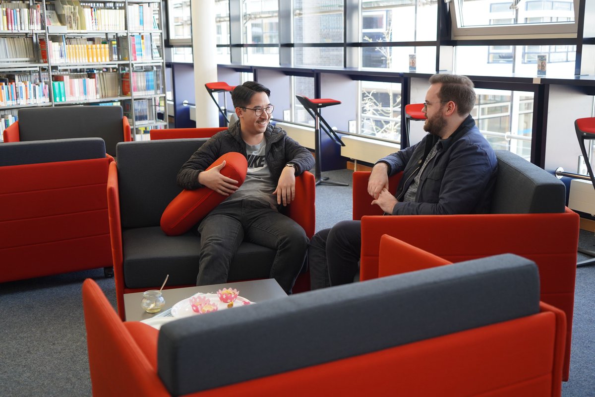 Mit einer offiziellen Feier ist die Hochschul- und Kreisbibliothek am #H_BRS-Campus  Rheinbach feierlich wiedereröffnet  worden. Für die Öffentlichkeit waren die Räume fast 4 Jahre lang nicht zugänglich, jetzt neu mit PC-Arbeitsplätzen, „Chatboxen“ u.v.m. h-brs.de/de/kum/pressem…