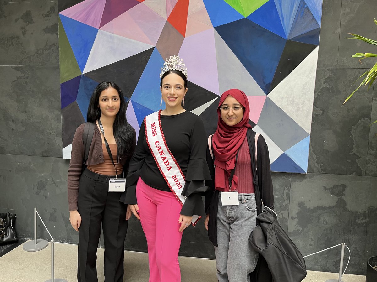 Amazing Women in STEM conference ⁦<a href="/Perimeter/">Perimeter Institute</a>⁩ Insitute. ⁦<a href="/RHSSStormPDSB/">Rick Hansen Secondary School</a>⁩ students in action ⁦<a href="/claytell/">claytell</a>⁩ ⁦<a href="/PeelSchools/">Peel District School Board</a>⁩