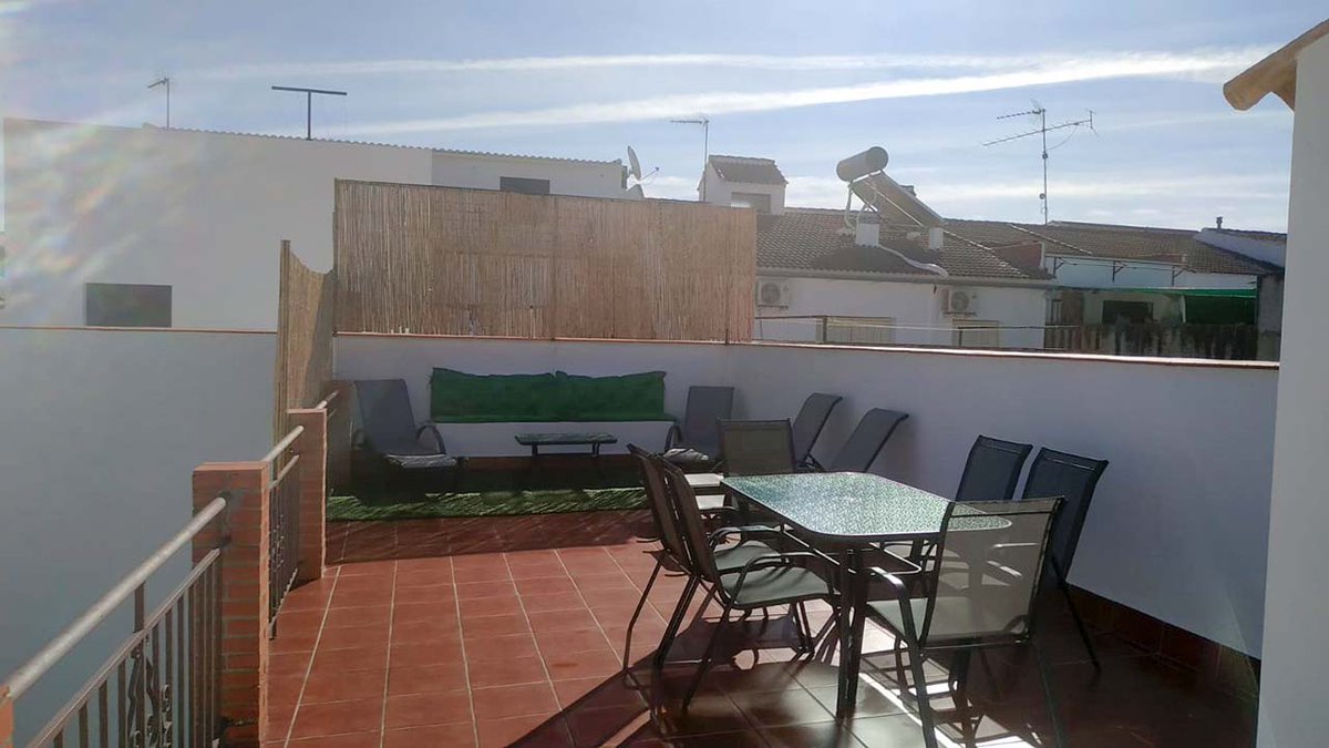 FotoAlquilercom's tweet photo. #Sevilla❤️ Alquiler de magnífica #casarústica con 4Hab. chimenea, terraza solárium y patio con #piscinaprivada 🏊‍♀️ y barbacoa.
A pocos kilómetros del embalse de José Torán. l #Paramotor #PuebladelosInfantes
https://t.co/39UGsw2rqq

#SevillaCasaPiscina  #ParamotorLasCandelas https://t.co/nZtK7SZ9CV
