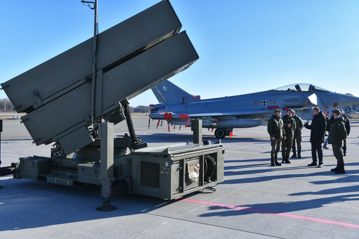 Apmeklējot <a href="/gaisa_speki/">Gaisa spēki</a> Lielvārdes bāzi, pārliecinājos par mūsu karavīru sagatavotību. Latvijas gaisa telpas kontrole ir daļa no NATO sistēmas. Latvijas gaisa telpas pārkāpums automātiski ir NATO gaisa telpas pārkāpums, par to tiek ziņots NATO komandcentram un attiecīgi reaģēts