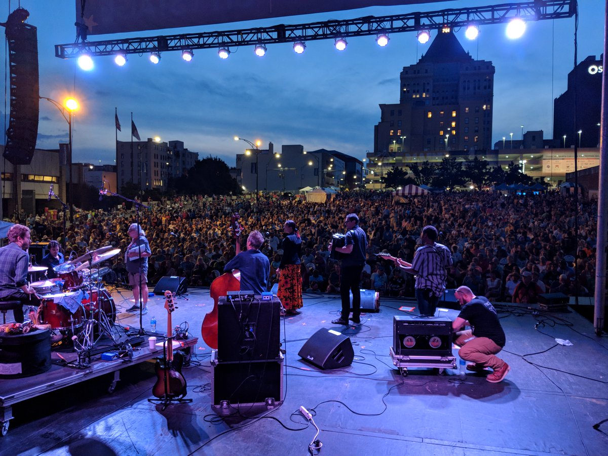 Greensboro is a star-studded town! 

Beyoncé’s two newest singles EACH feature a Greensboro artist!

On organ for “16 Carriages” Beyoncé discovered Gavin Williams, and for ”Texas Hold ‘Em” Beyoncé chose banjo-legend Rhiannon Giddens.

Read full article: abc11.com/beyonce-hold-e…
