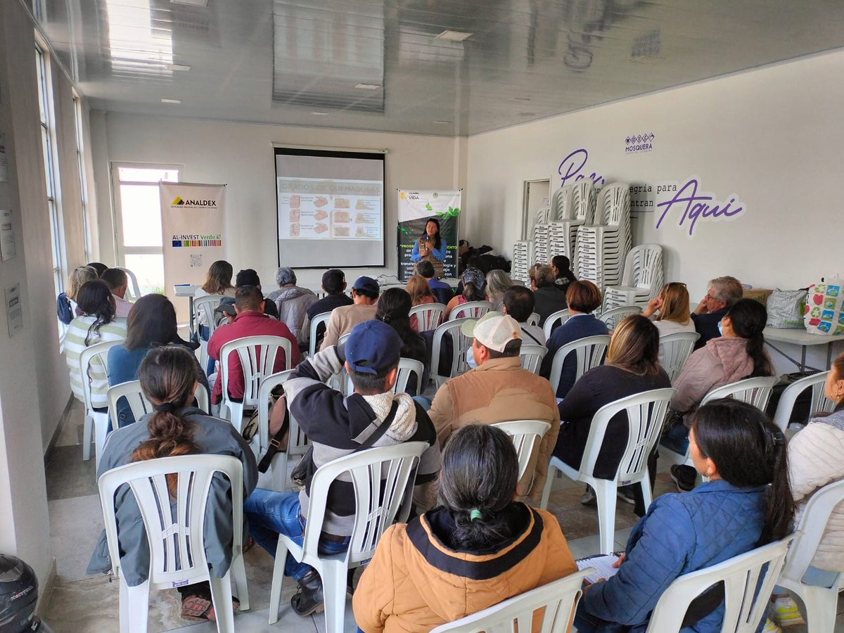 AnaldexColombia's tweet photo. #AEstaHora | Estamos junto a la @AlcMosquera y @AlcaldiaToca, @ALINVESTVerde y #Sequa, fortaleciendo los procesos técnico productivos en la cadena PAMCA, en el marco del convenio suscrito entre Analdex y el @MinAgricultura https://t.co/C43WsKbYfL