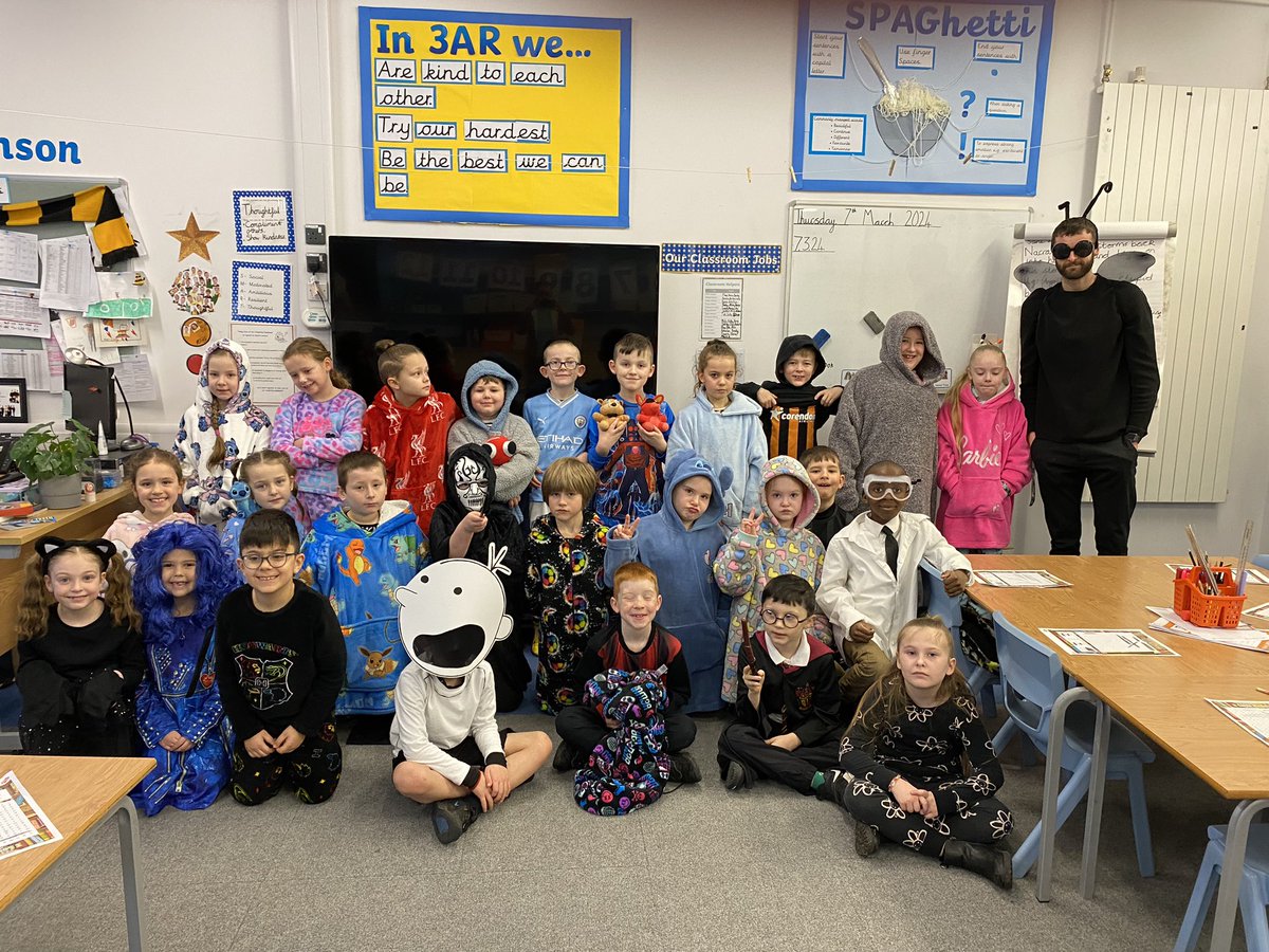 EastfieldPSHull's tweet photo. Happy World Book Day from everyone in #3AR ! https://t.co/SQRvj1f8cI