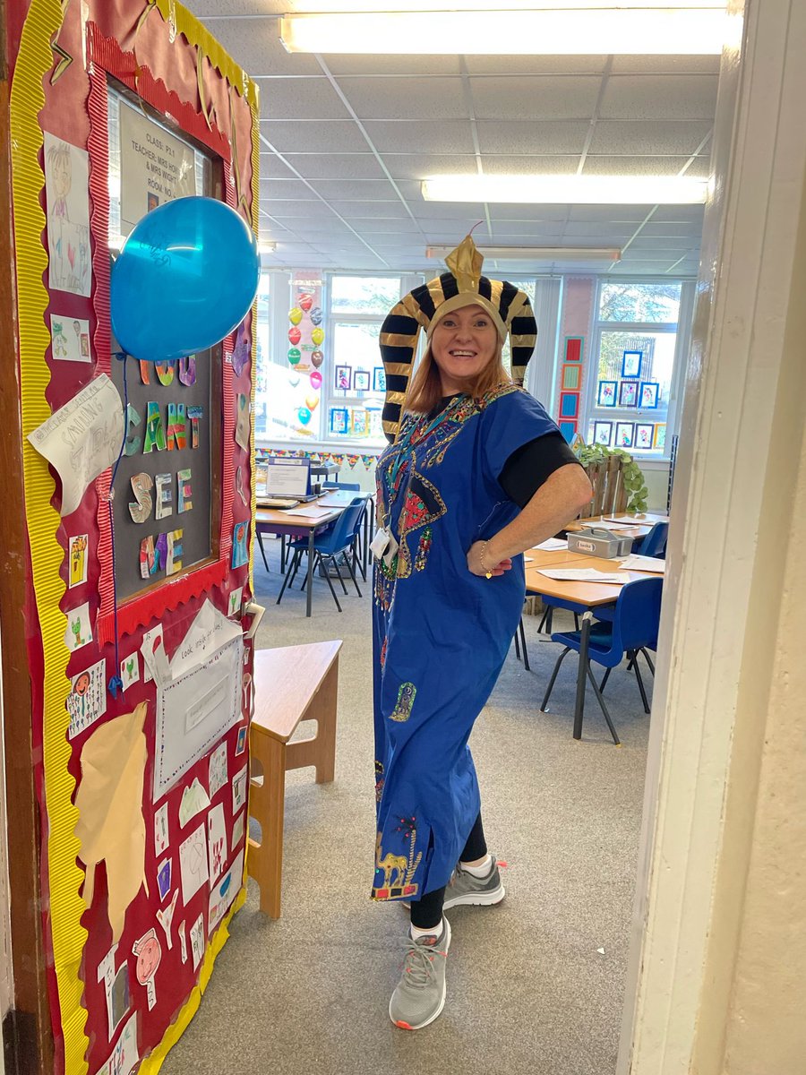 EagleshamPS's tweet photo. World Book Day fun! 📕 Linking our costumes with our classroom doors and learning contexts! #WorldBookDay #WorldBookDay2024 #EPSCreativity #TeamEPS #EPSLiteracy https://t.co/eCXEDUCyXp