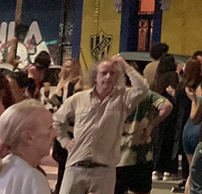 LA TIPICA SALIS DEL LEON RE MAMADO Y NO TE ACORDAS DONDE DEJASTE EL DELOREAN 👍