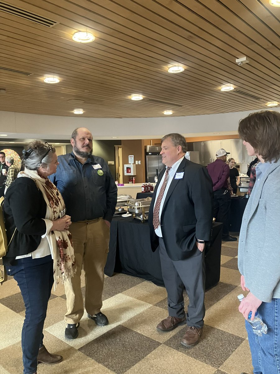LSPnow's tweet image. Here at the #2024FFB @ThommyPetersen talks with LSP members about access to meat processing for small producers #agclimate #morefarmersontheland