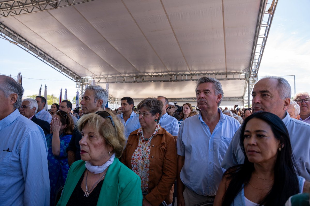 Gerardo Amarilla (@gerardoamarilla) on Twitter photo Otra promesa cumplida, después de más de 10 años del reclamo constante de los vecinos de Tranqueras hoy inauguramos el Liceo N°2 junto a <a href="/LuisLacallePou/">Luis Lacalle Pou</a> 💪 muy felices de esta gran obra que mejorará la calidad de la educación en la ciudad
Seguimos por el #UruguayDeTodos Otra promesa cumplida, después de más de 10 años del reclamo constante de los vecinos de Tranqueras hoy inauguramos el Liceo N°2 junto a <a href="/LuisLacallePou/">Luis Lacalle Pou</a> 💪 muy felices de esta gran obra que mejorará la calidad de la educación en la ciudad
Seguimos por el #UruguayDeTodos