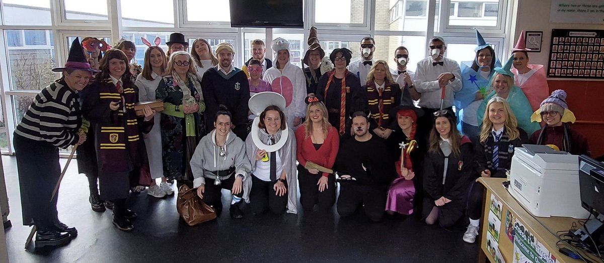 BCA_Drama's tweet photo. My World Book Day book review is ‘Beauty and the Beast’ by Gabrielle-Suzanne Barbot de Villeneuve🥀📚✨

Another amazing @WorldBookDayUK at BCA! @BishopHedleyRC https://t.co/lfaGrgHKCE