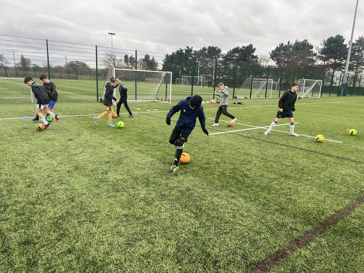 Our Easter half term holiday courses sponsored by @NWRHygiene are now available to book. 🗓️4 & 5 day courses ⏰ 10am - 3pm ⚽️ Improve your technique 🥅 Conditioned games 😃 Have lots of fun 🤝 Meet new friends Book ➡️ newcastleeliteacademy.co.uk/product/easter… #playlearngrow