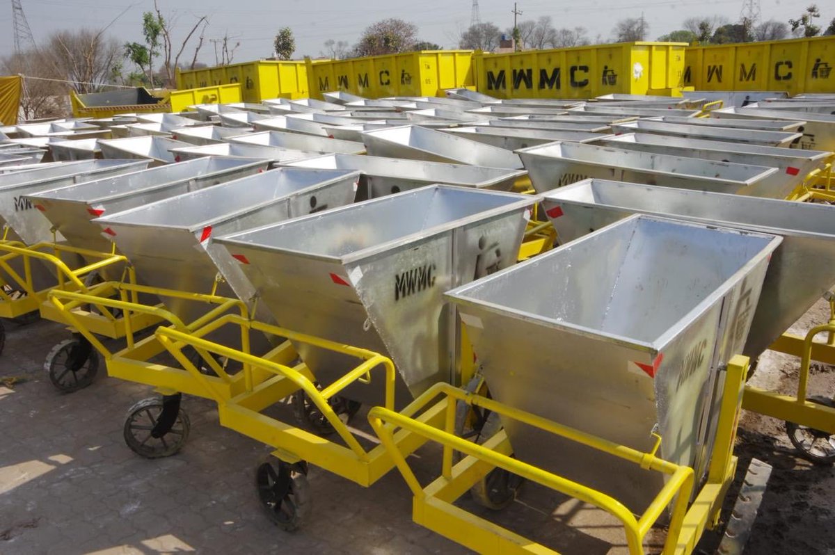 Cleanliness drive across Punjab in full swing. A new, efficient &amp; sustainable system for waste management in all districts is being devised. Multan receives its new fleet for operations.