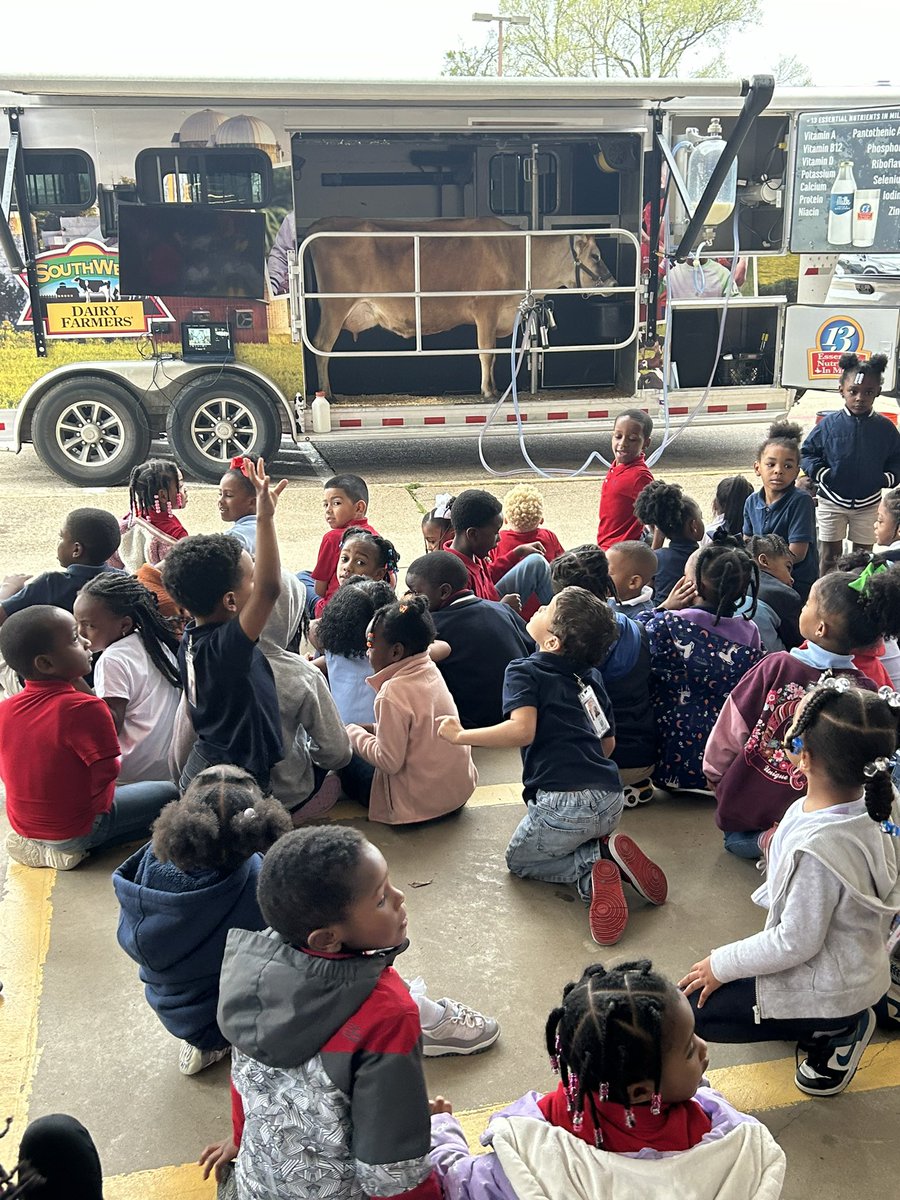 BLELancaster's tweet photo. HRN: @BLELancaster Career Day featuring “Honey” the cow from Southwest Dairy Farmers. #BLEMakingMoves https://t.co/iuQuUsGfZ1