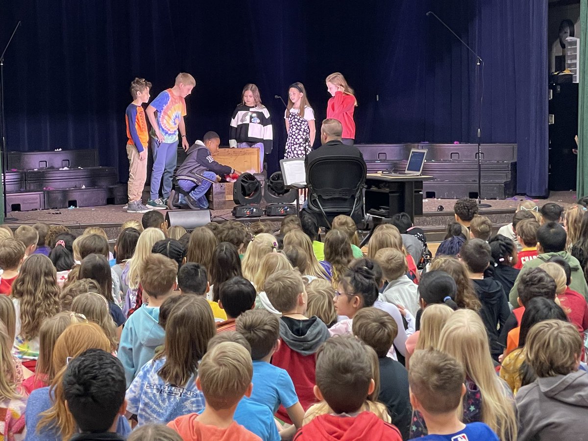 Our 4th graders are putting on a great show for the school this morning. 🎤🎩🪶🎶