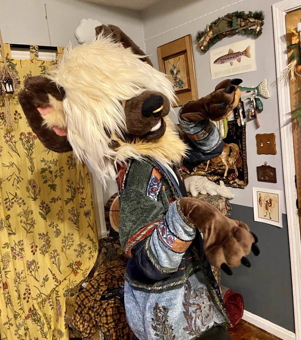 show me your FURSONA and it's SPECIES !!!! 
