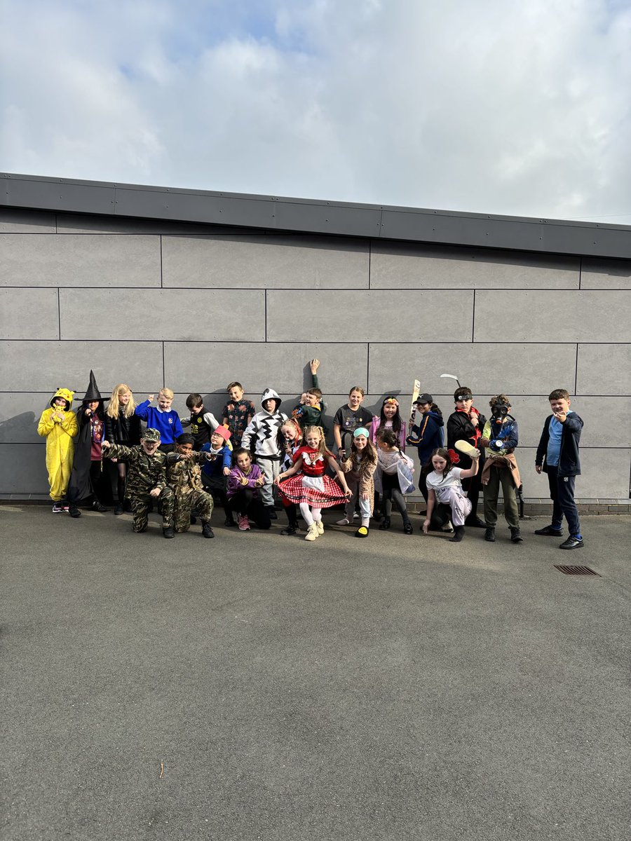 latimerprimary's tweet photo. #5MN read ‘The Truth Pixie’ this afternoon by Matt Haig. We made some of our own Truth Pixies, with some uplifting quotes to brighten anybody’s day! Some great outfits too.📚💙☺️#WorldBookDay2024 #LatimerLOVESreading https://t.co/nb6yOsGoJP