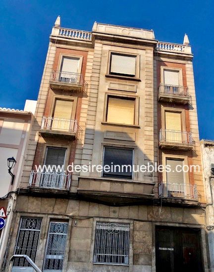 desireehato's tweet photo. Edificio en Sagunto señorial para rehabilitar, céntrico muy próximo a la estación de RENFE, excelente ubicación. Edificio de 1955. Tiene 800m2. VENDIDO https://t.co/6KRhNomqfV
