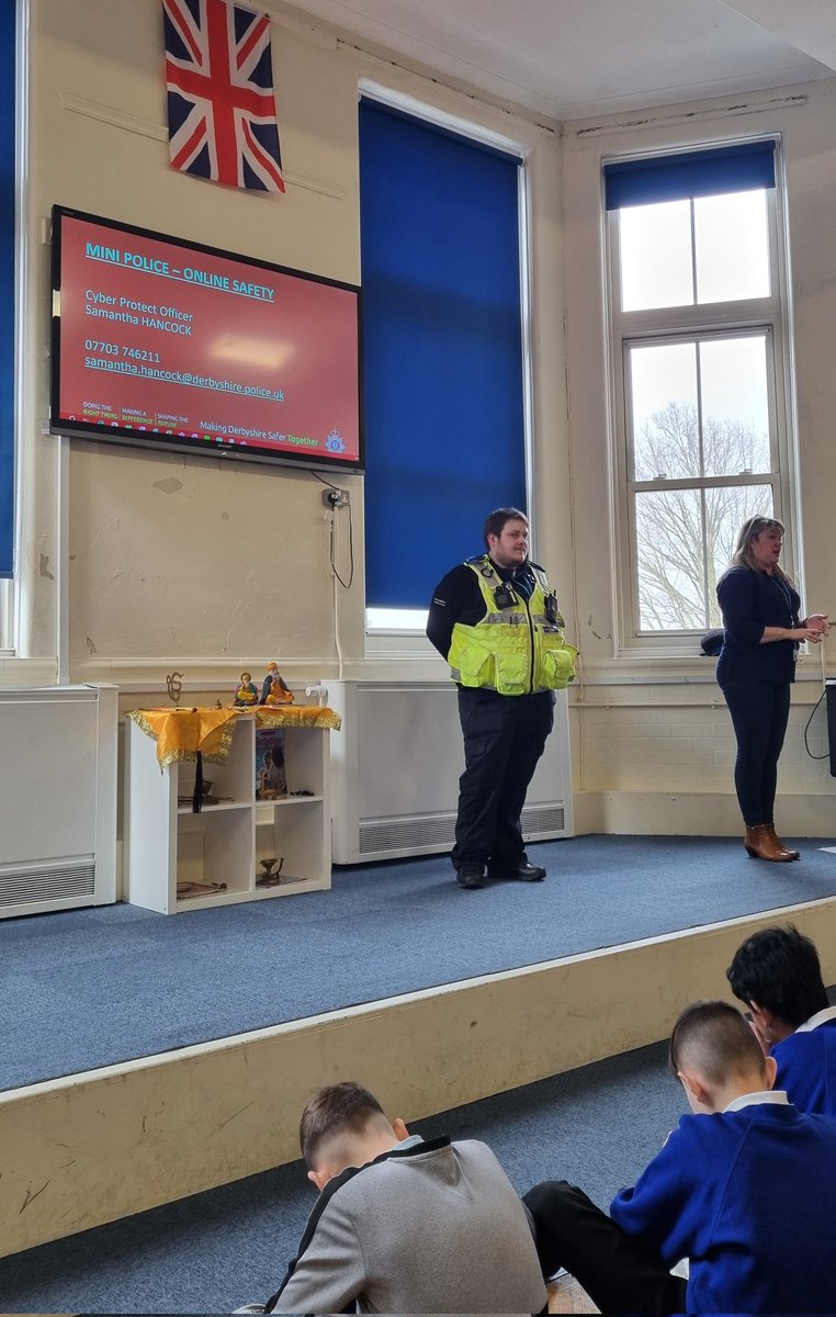 H21Mayat's tweet image. 💫Mini Police -  Online Safety 💫

The most informative workshop to date for children and adults 💫
@DerbysPolice @peartreejunior 
#Tell2 #OnlineSafety #keepsafeonline #phishing