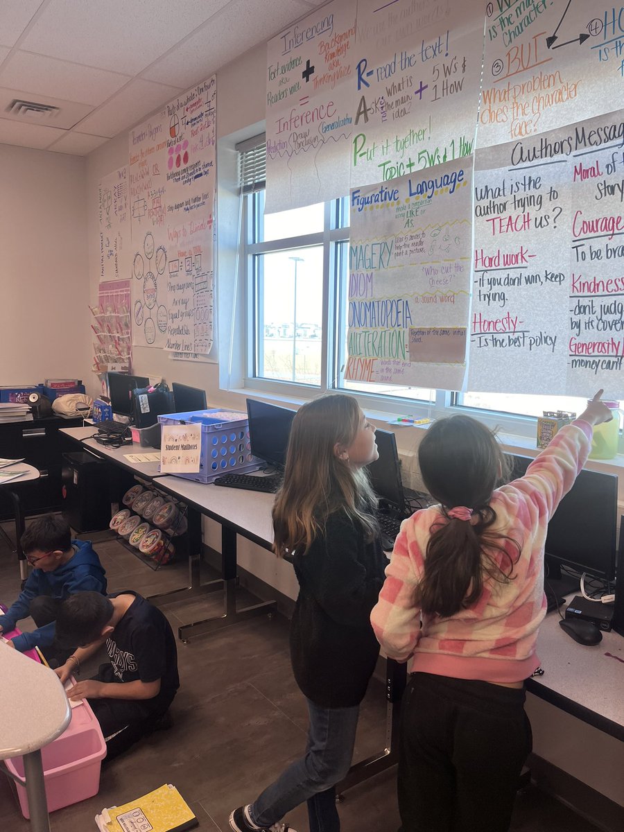 Lgrew_JCE's tweet photo. Blookets, foldable, scavenger hunts, OH MY. #buffgamers #grewcrew https://t.co/bQ3IOmWlAe