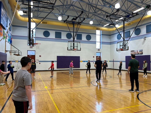 MedinaRugby's tweet photo. Last Tuesday was RUGBY DAY at H.G Blake Elementary in Medina where P.E. Classes in Grades 2-5 got to learn all about rugby with fun games and drills.

Special THANK YOU to Mrs. London &amp; Principal Lavdas from H.G Blake Elementary!
@medinaathletics @MedinaBoosters @MCScomm1 https://t.co/LFLtoWttds