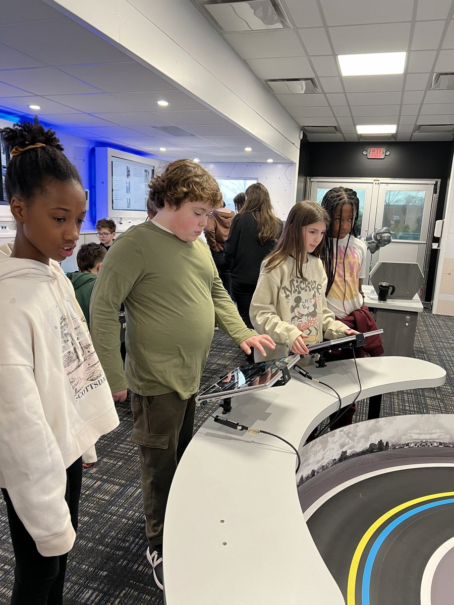 Our 5th grade students enjoyed exploring STEM activities at the STEMi today!