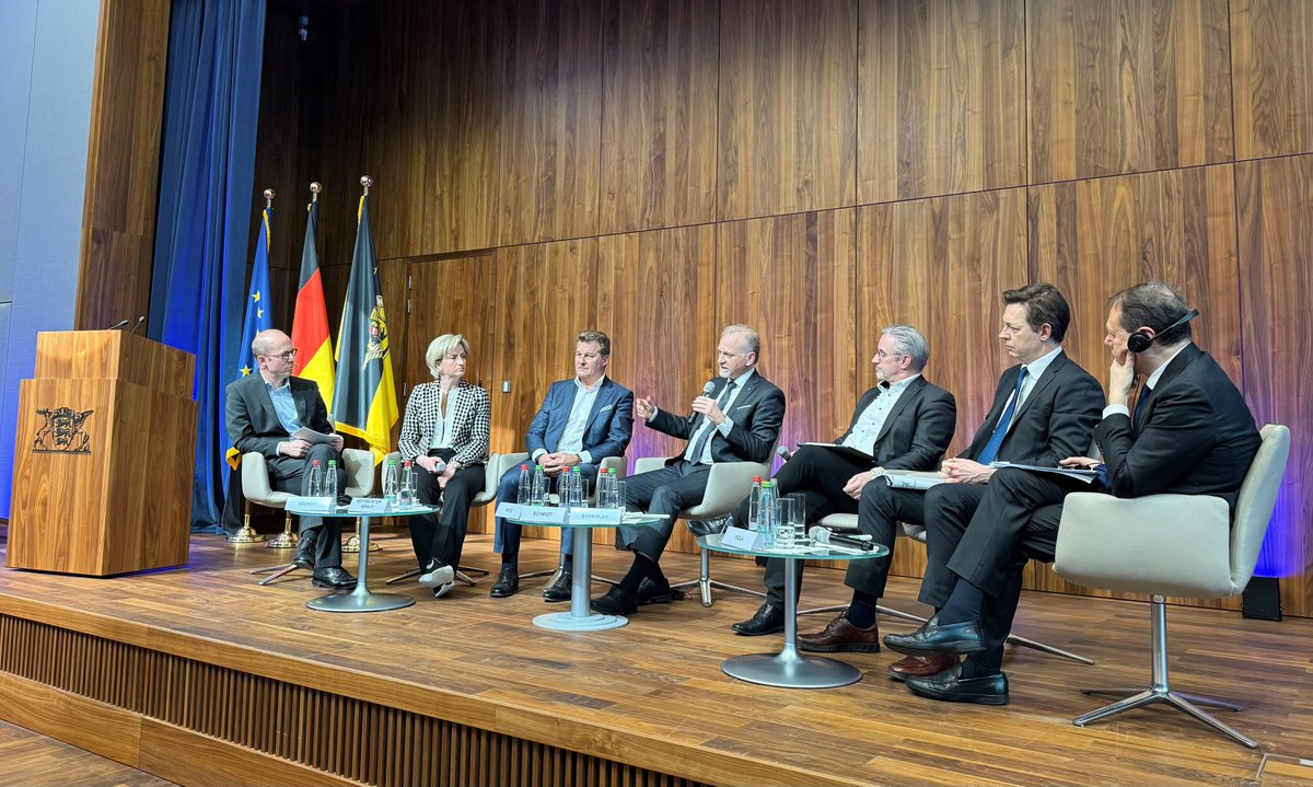 Halbleiter zentral für europäische Industrieverbünde: Panel in Brüssel-Vertretung BaWü mit @WM_BW Min. Nicole Hoffmeister-Kraut @ViolaRoberto Matthias Joergensen Thomas Stammler @ZEISS_Group Andreas Nitze @ASMLcompany & @TRUMPF_News CTO Berthold Schmidt @CarstenVolkery #ChipsAct