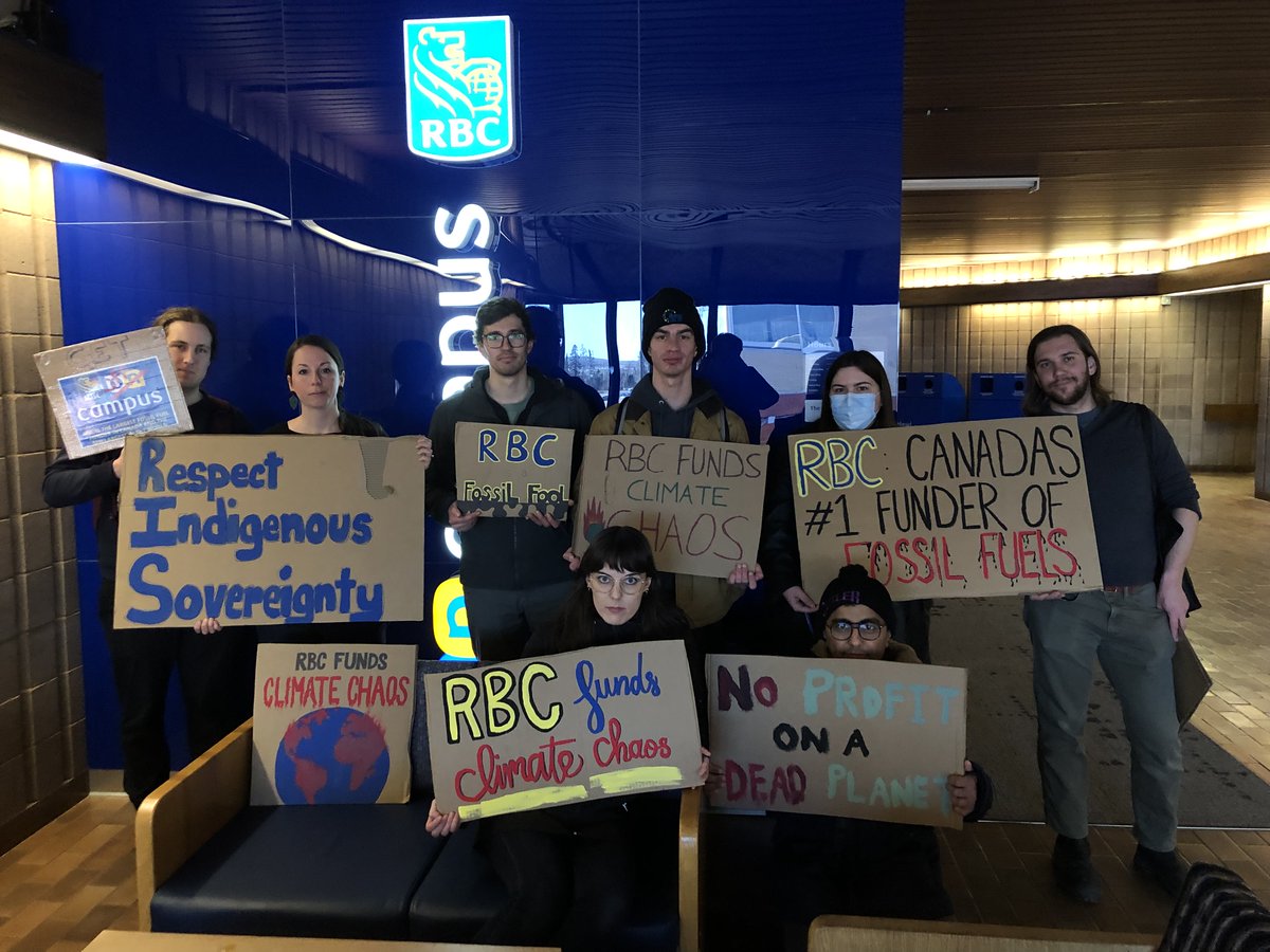 Yesterday, students at Lakehead University staged a protest in front of the @RBC OnCampus branch. We demand RBC: 1. Drop CGL and TMX 2. Divest from fossil fuels 3. Respect free, prior and informed consent for Indigenous ppl We will keep showing up and kicking #RBCOffCampus