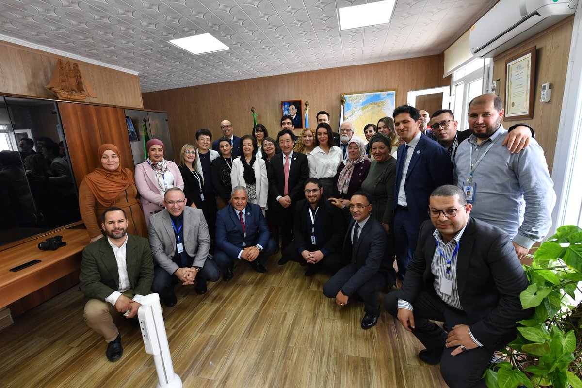 Un tout dernier moment en équipe entre la @clcpro_fao et la @FAOAlgerie avec le @FAODG Dr. Qu Dongyu et @FAOADG_NENA Dr. Abdelhakim El Waer pendant leur visite au siège partagé de la #Commission et la #Représentation