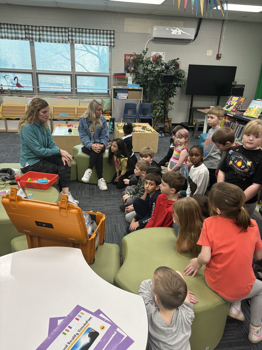 So excited for our new HUB stations! Thanks <a href="/katieheintzelm2/">Katie Heintzelman</a> for introducing us to SEVEN new stations! <a href="/Creeksidetweet/">Creekside ECS</a> #WeareLakota