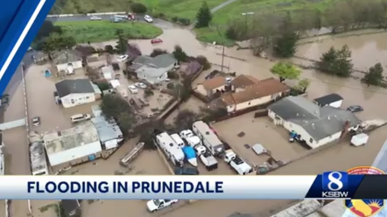 firehorse249791's tweet photo. [U.S] Temporary evacuation point set up for north Monterey County flooding, flood advisories still in place https://t.co/1Df8RmEeWk #ClimateChange #ClimateEmergency #ClimateActionNow #ClimateCrisis #GlobalBoiling #Flood #Submergence #Prunedale #Monterey #SantaClara #California https://t.co/fDE8tetFxE