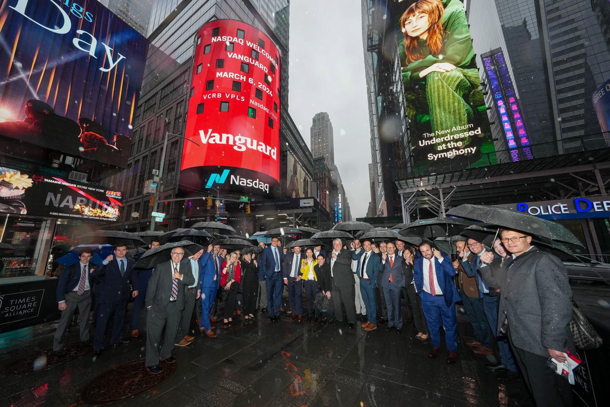 Vanguard_Group's tweet photo. Vanguard crew ring the closing bell at @Nasdaq in celebration of our two new Active Bond ETF additions: Vanguard Core-Plus (VPLS) and Vanguard Core Bond ETF (VCRB).

More on our expanded ETF lineup: https://t.co/VWvJ5Xg2Rx

#ETFs #ActiveETFs #ActiveFixedIncomeETFs #Vanguard https://t.co/I1GMyli4Uw