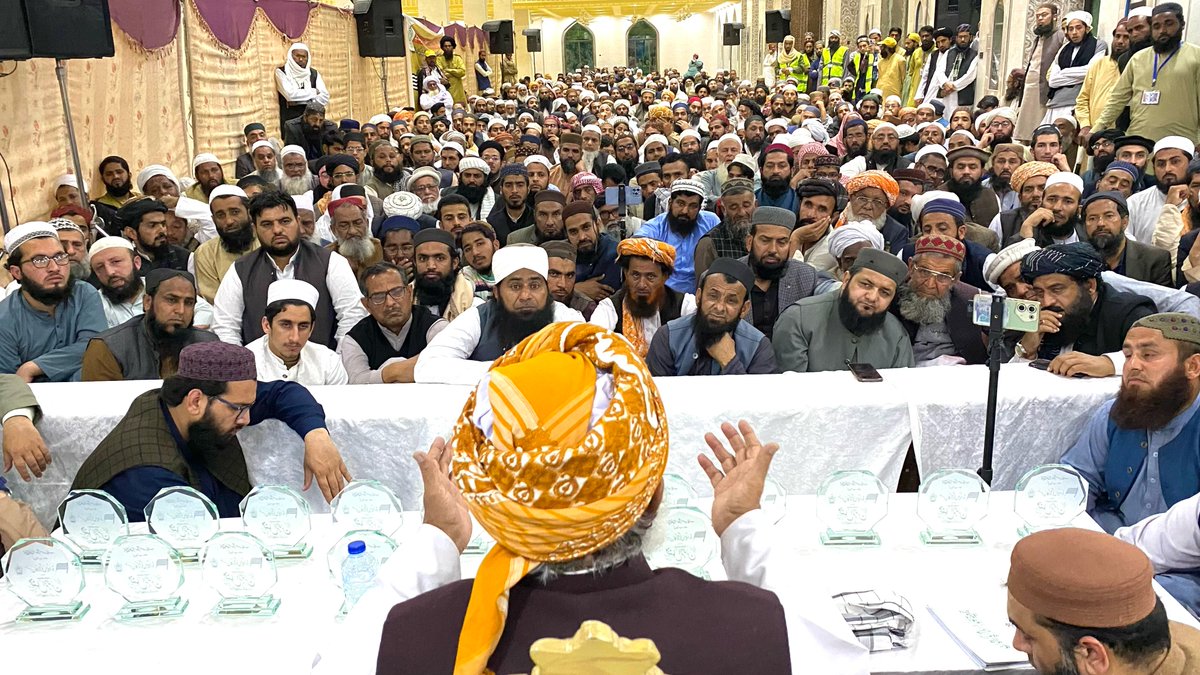 لاہور: جنرل کونسل اجلاس سے قائد جمعیت مولانا فضل الرحمان خطاب کر رہے ہیں ۔