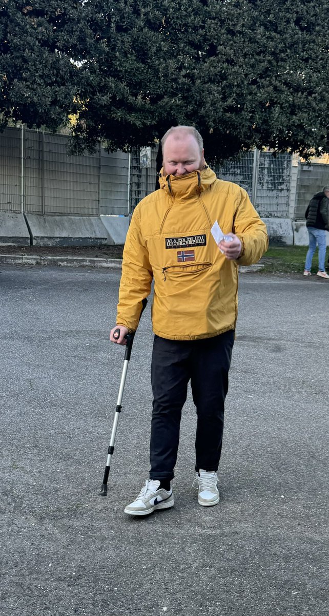 After being stabbed in Rome last night, Brighton fan <a href="/Jackalbion96/">🇵🇱 Moder on the Dancefloor 🇵🇱</a> has made it to the Stadio Olympico to watch the game tonight. 👏

He needed 10 stitches, so glad he’s up on his feet and ok. ❤️