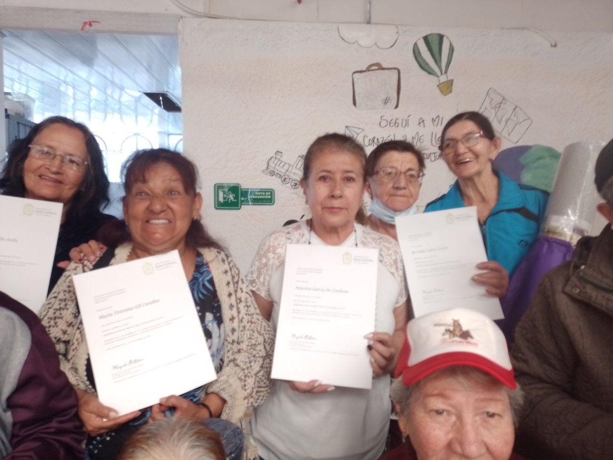 TeamCSRincon's tweet photo. Estamos desde el centro día Casa de la Sabiduria Rincon Intercultural en el marco de la semana de conmemoración del día de la mujer fortaleciendo los derechos de las MUJERES entregando certificados de participación UNAL #mujeresimparables #vejez #niunamenos 
@integracionbta https://t.co/yVVaDi0RyI