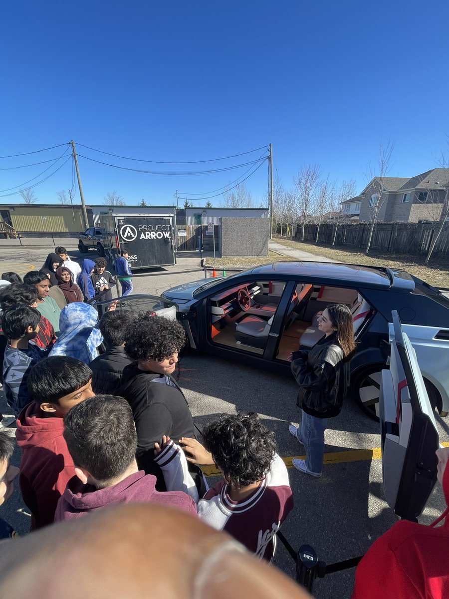 claytell's tweet image. Project Arrow is here in @PeelSchools. first, original, full-build, zero-emission concept vehicle driving an educational journey in sustainability and innovative technology. With stops at Ruth Thompson MS and The Woodlands.  #PeelSciTech