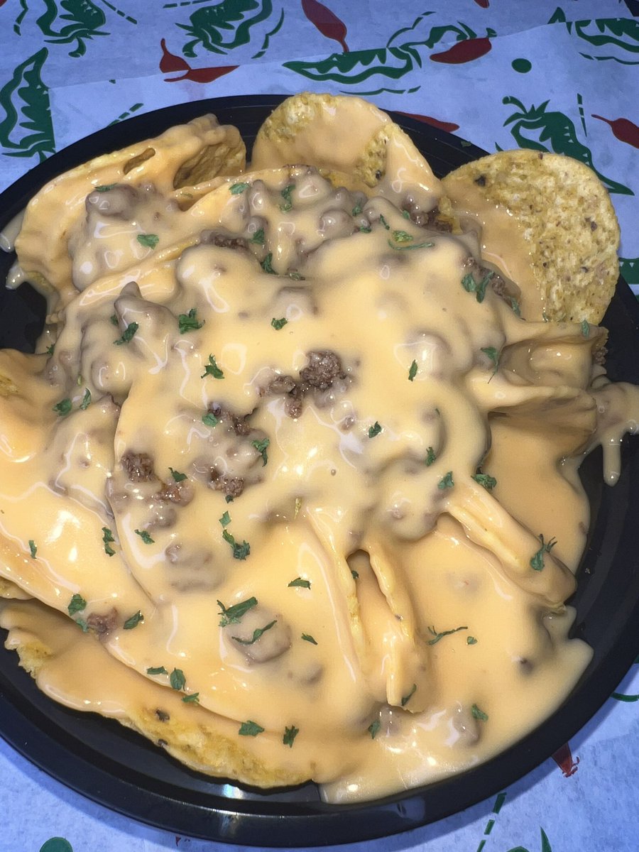 shonotchos's tweet photo. Beefy Nachos https://t.co/7gGLKx8Oaw
